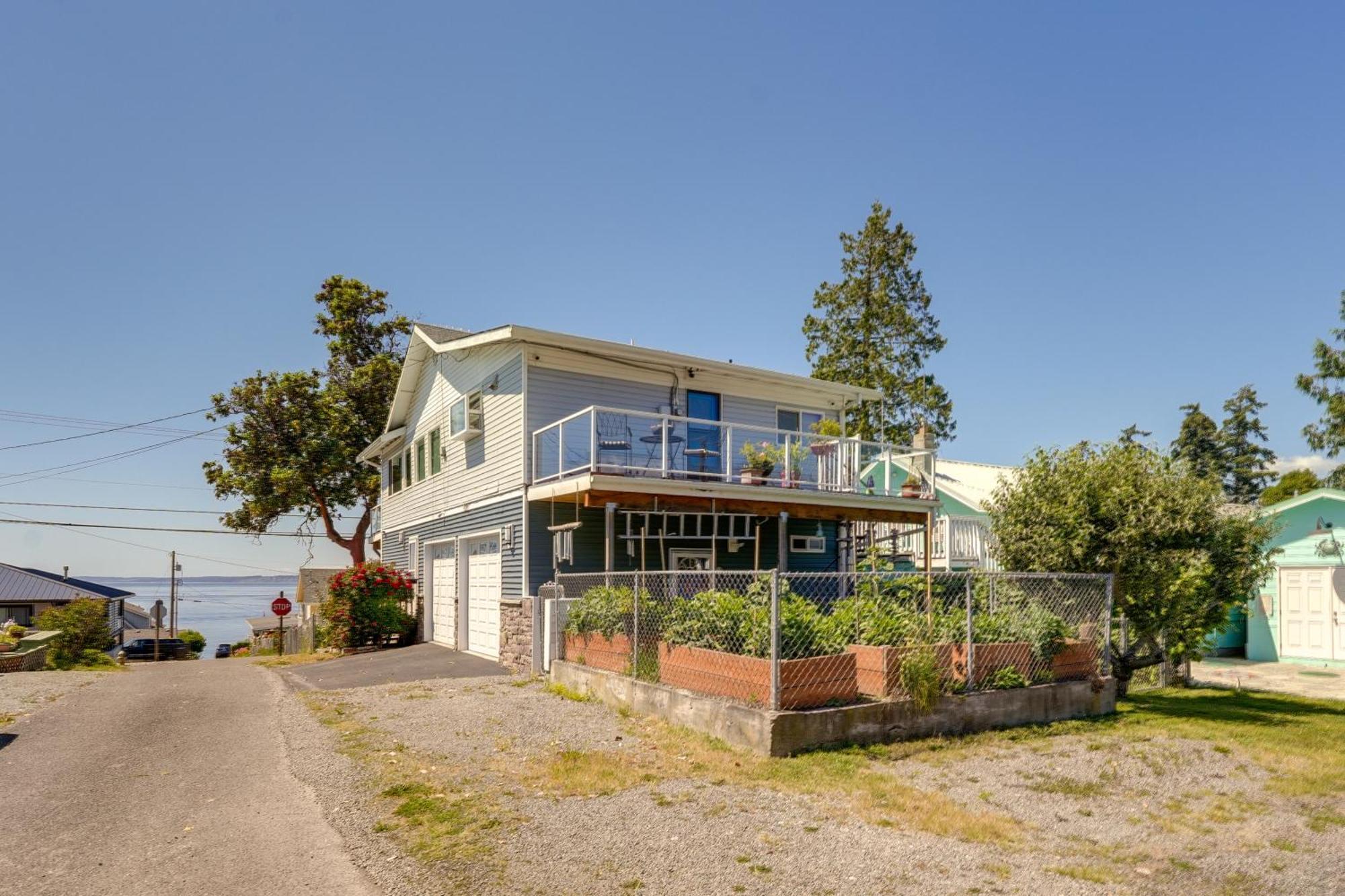 Camano Home With Ocean-View Deck - Walk To Water! Exterior photo