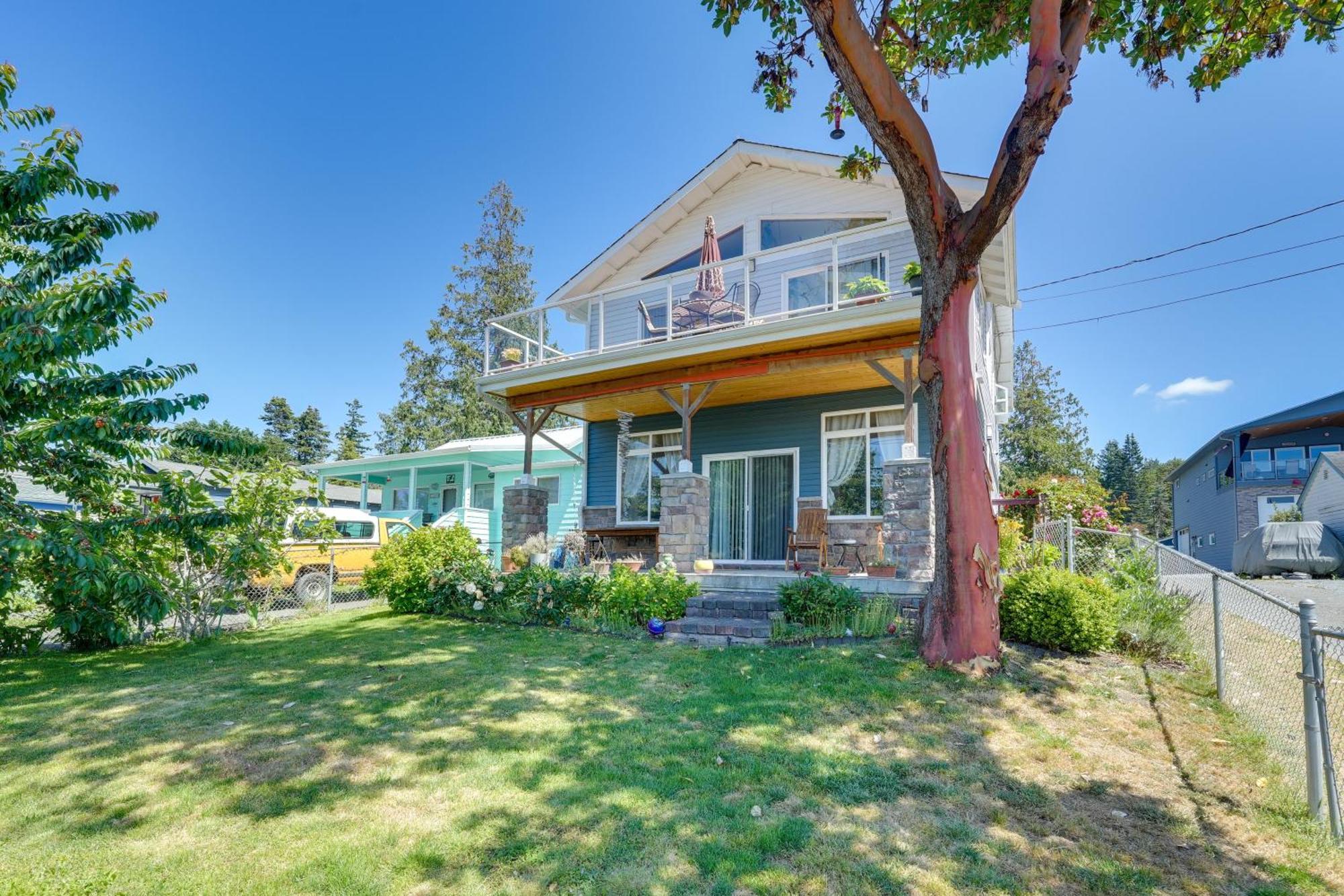 Camano Home With Ocean-View Deck - Walk To Water! Exterior photo